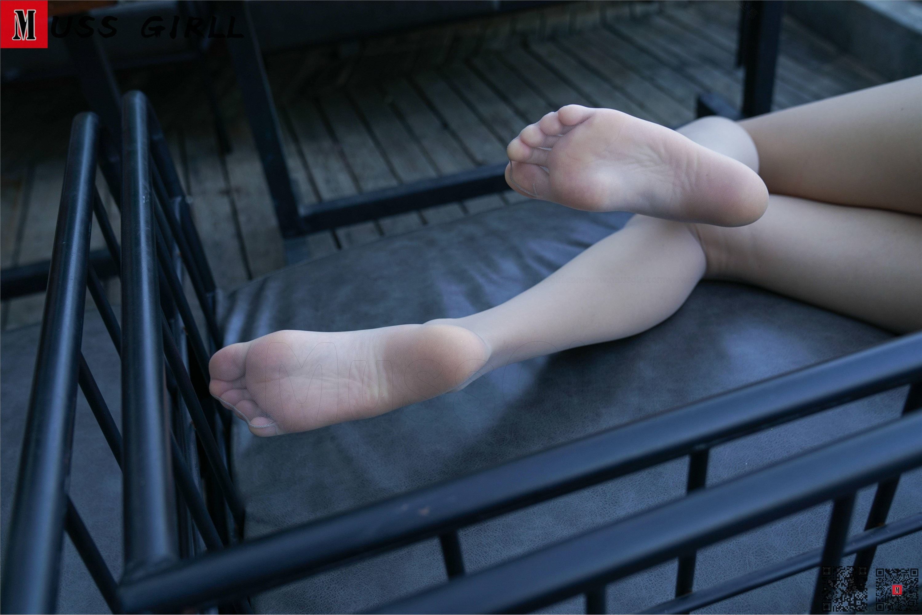 MussGirl慕丝女郎  NO.245-户外沙发牛仔热裤肉丝